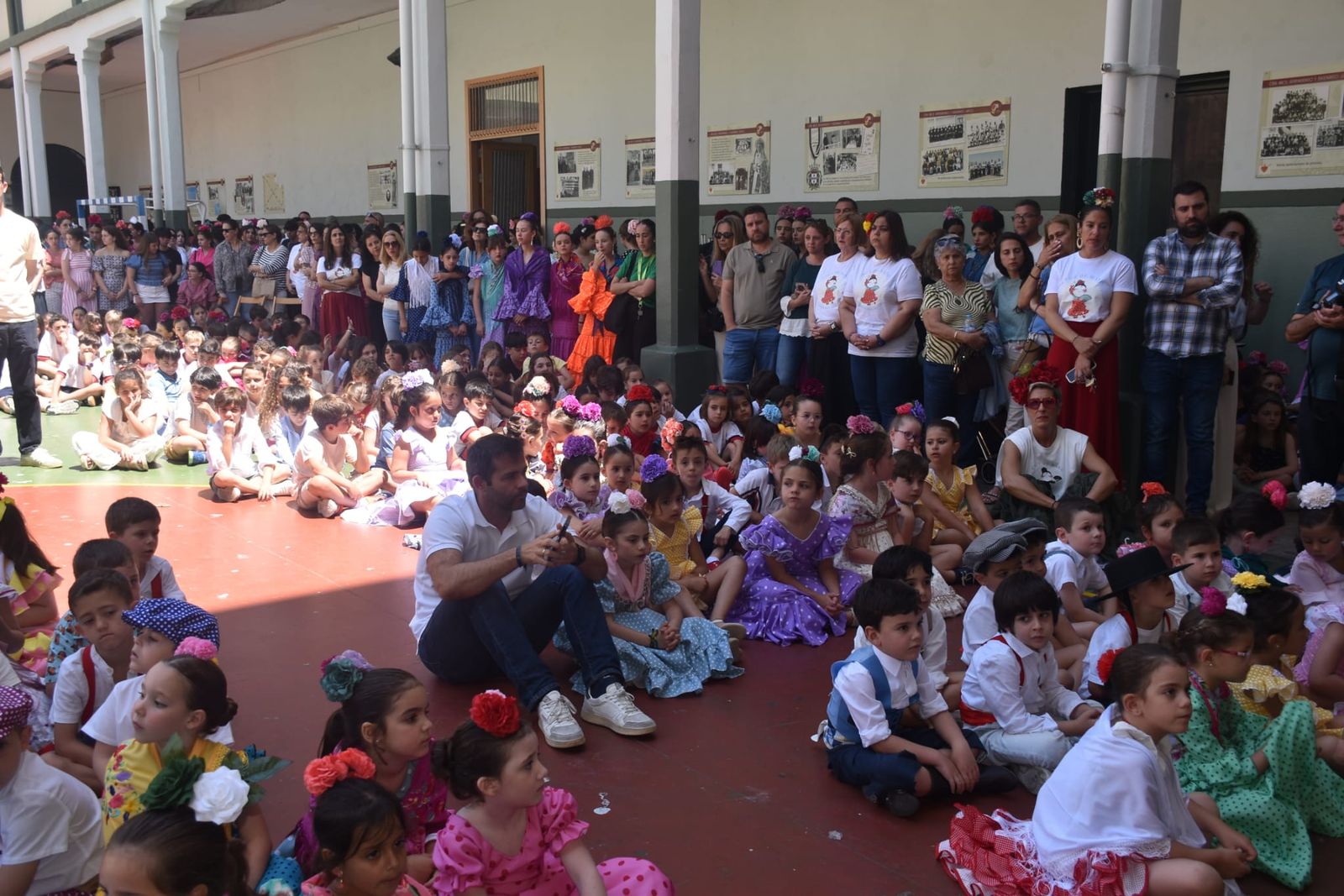El Colegio de San Agustín disfruta de una feliz jornada solidaria con su Cruz de Mayo
