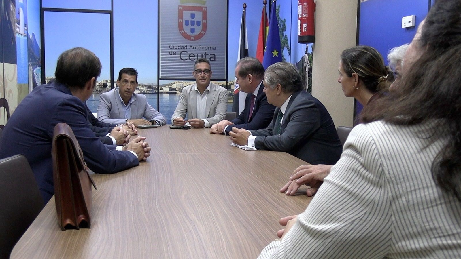 Un momento de la reunión mantenida por los representantes de la Asociación con responsables de la Ciudad