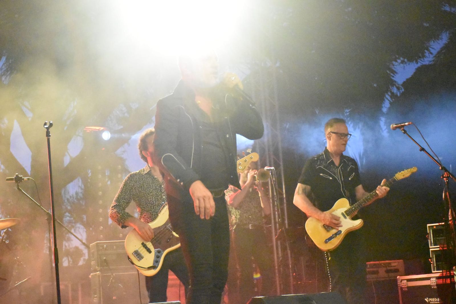 M-Clan convierte Ceuta en un enorme escenario de rock con una noche para el recuerdo