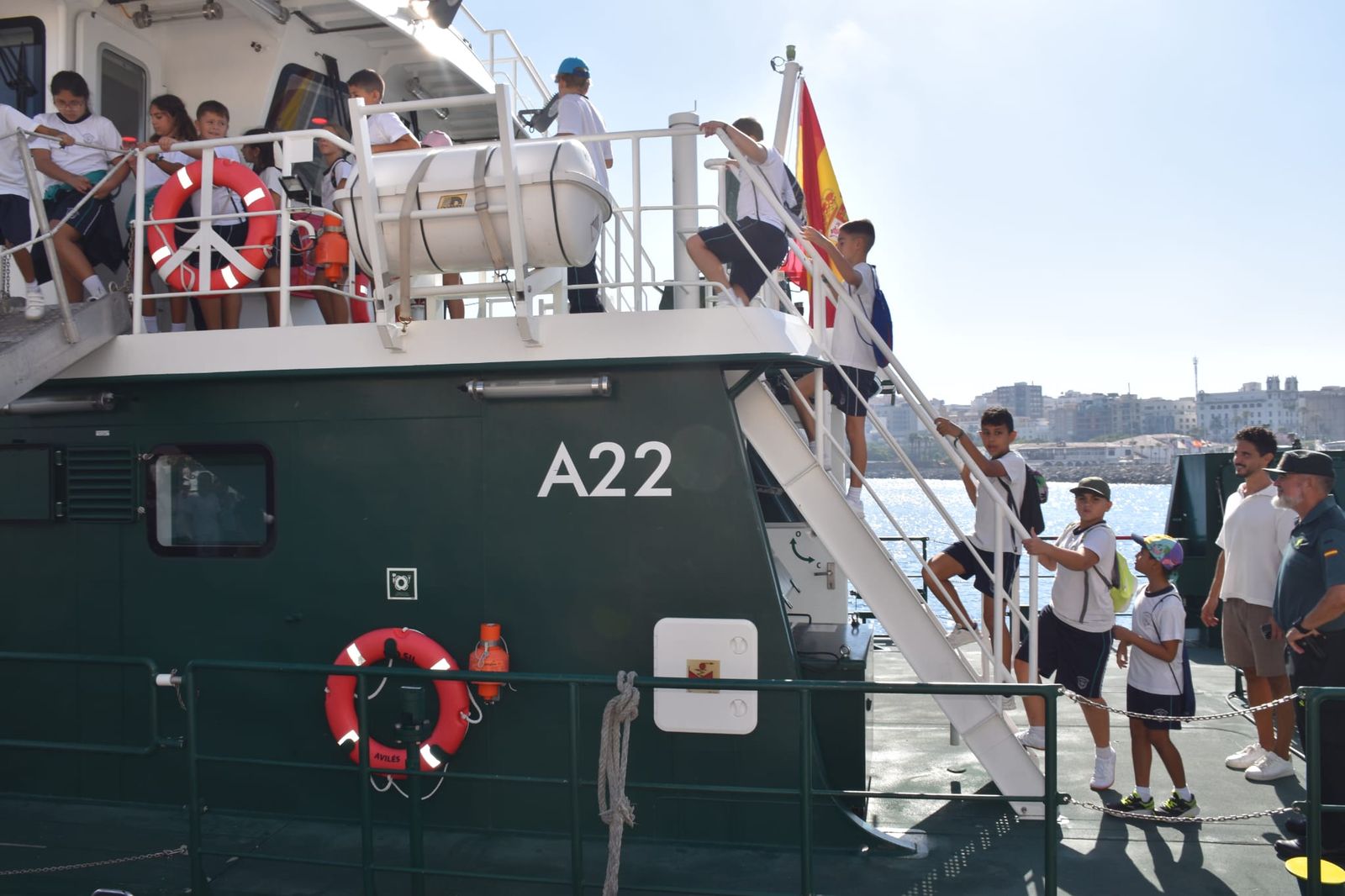 La Guardia Civil muestra sus medios a los escolares