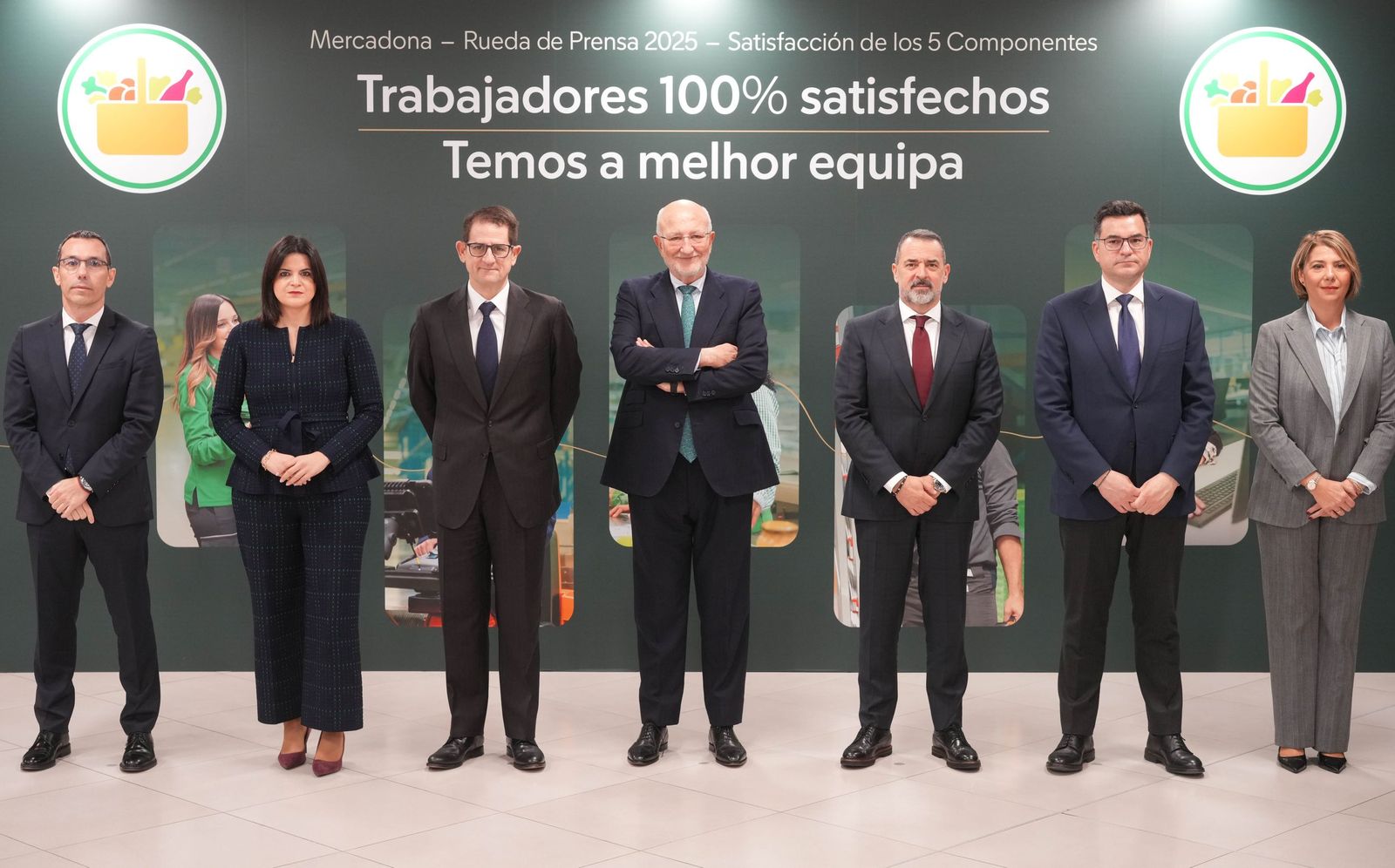 Juan Roig y miembros del Comité de Dirección de Mercadona tras la celebración de la Rueda de Prensa 2025.jpg