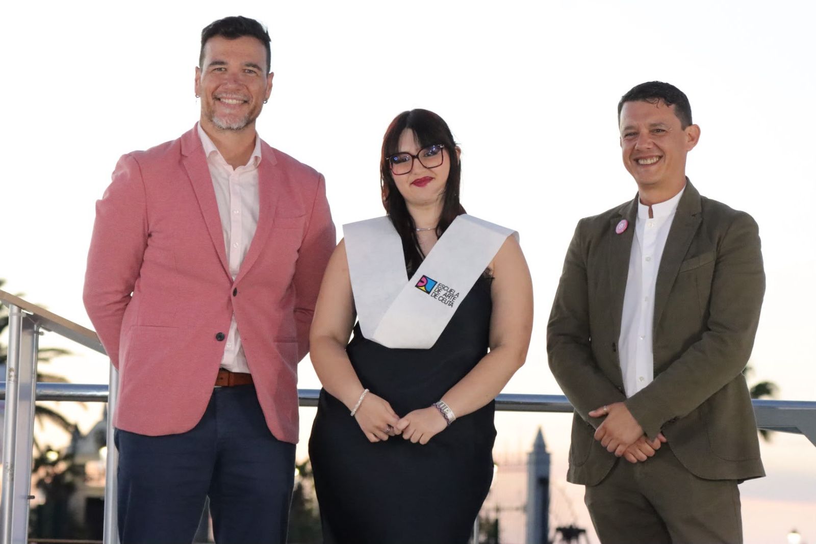 Los grupos de Bachillerato y de Gráfica Interactiva de la Escuela de Arte, graduados