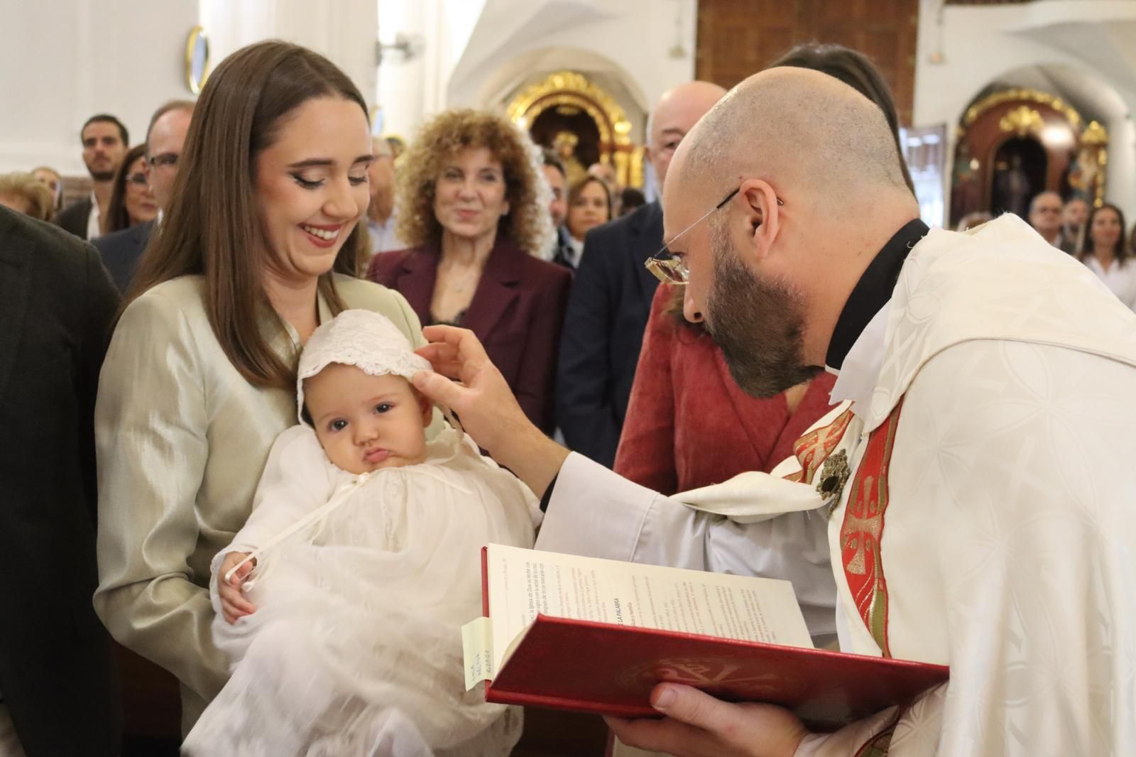 Airam, Carla y Triana reciben el bautismo en la iglesia de Los Remedios
