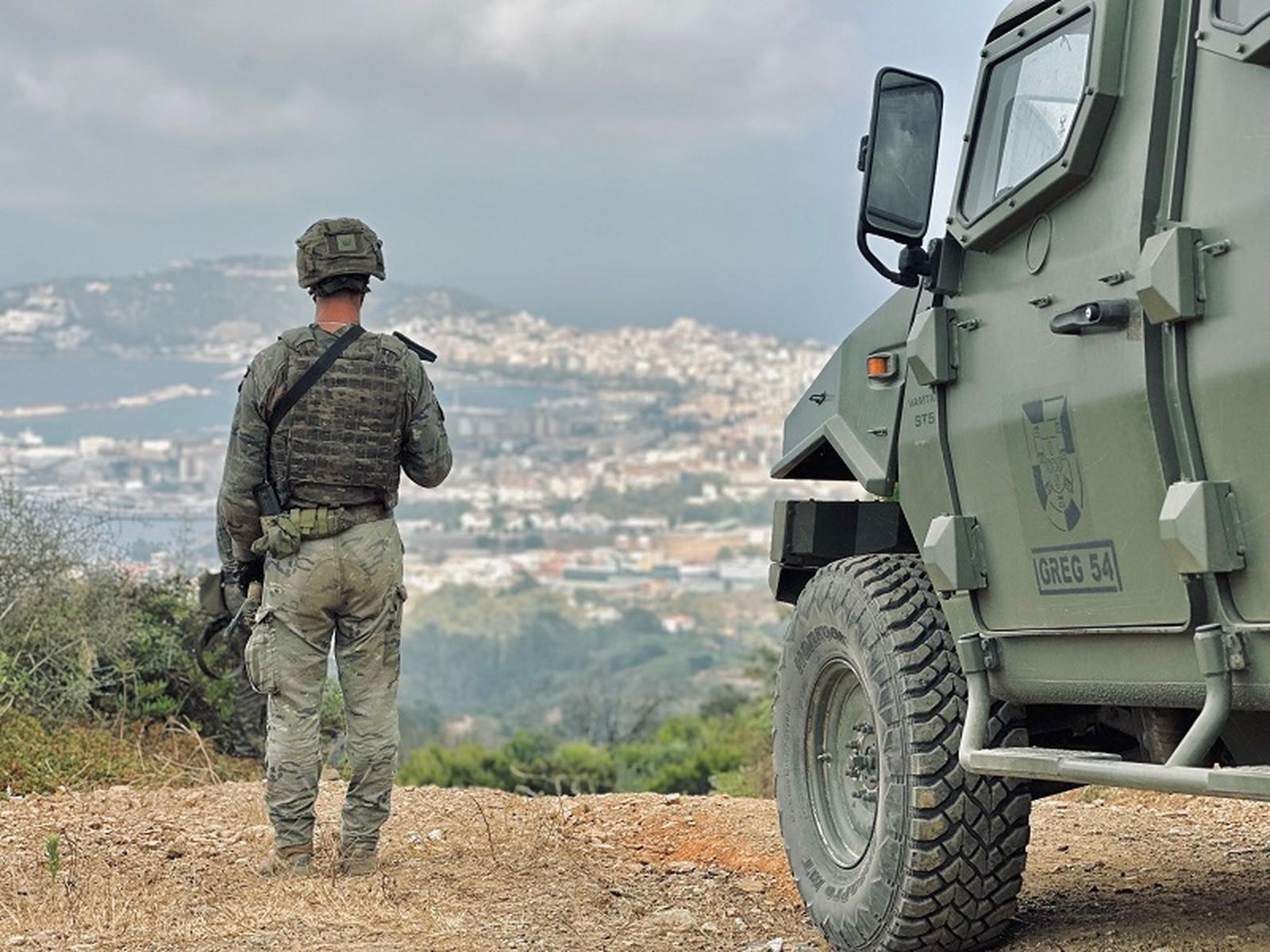 Patrulla militar en Ceuta
