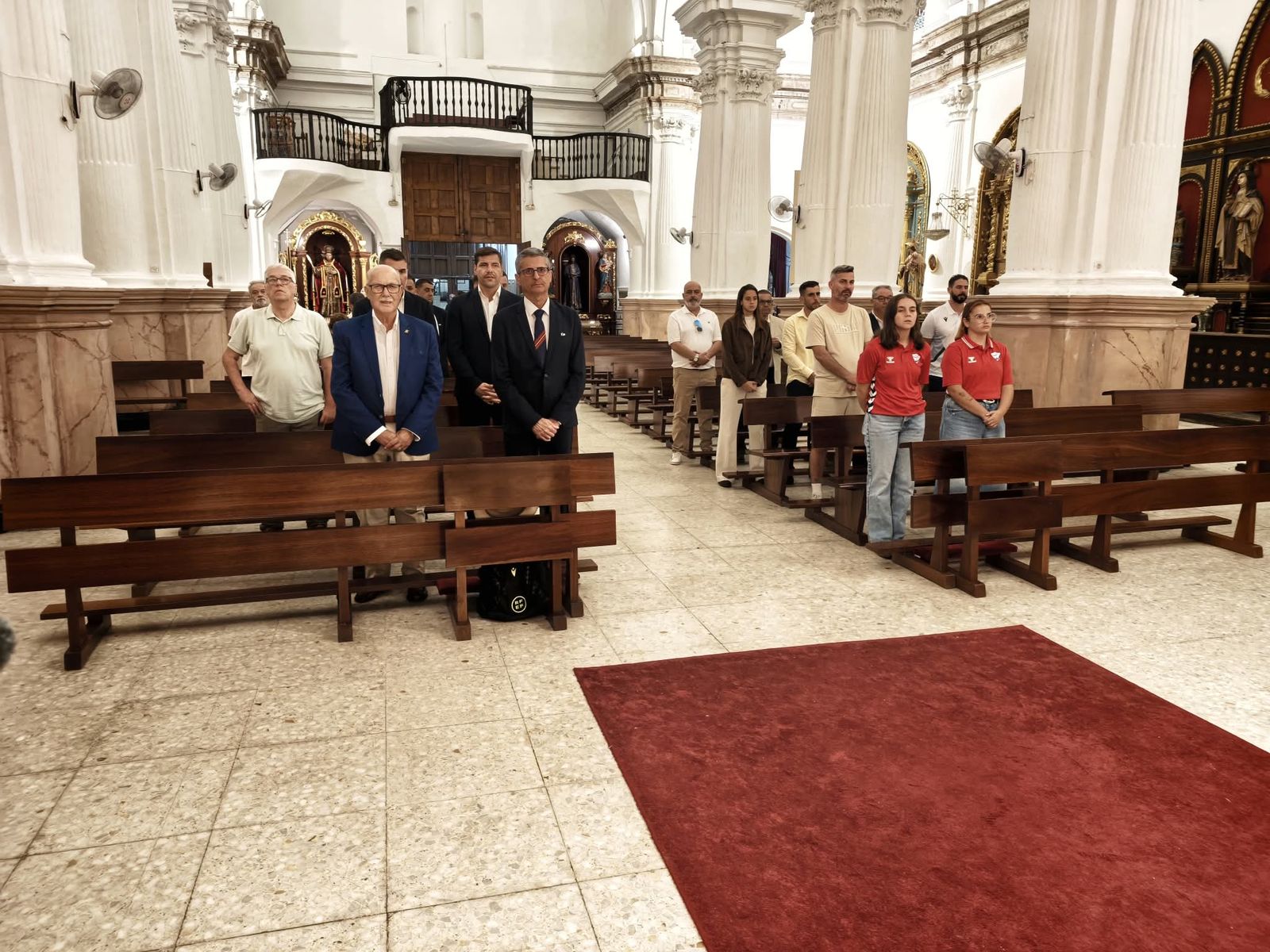 Ofrenda a la patrona y plegaria en Sidi Embarek