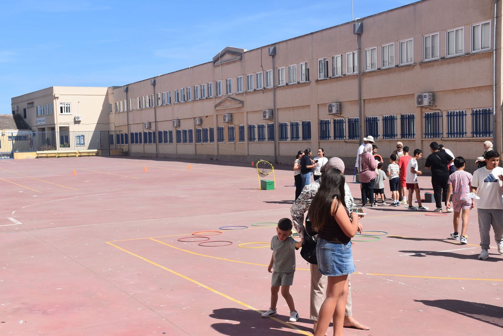 Simpática y colorida selva para poner fin a la Semana Cultural del 'José Acosta'