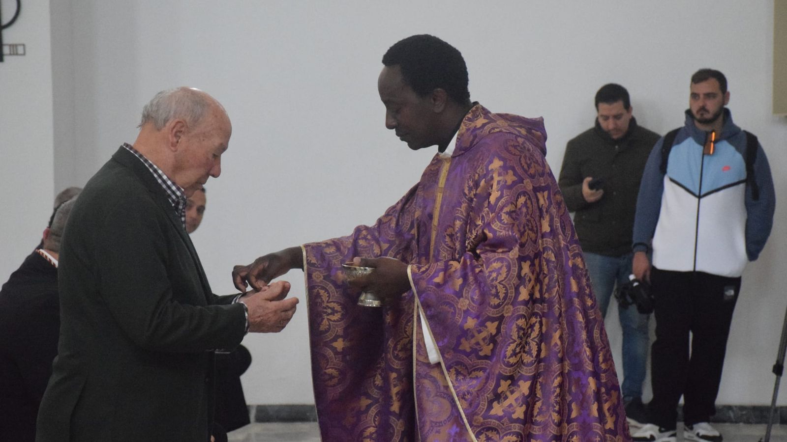 Función Principal y Besapié de la cofradía de la Encrucijada en la parroquia de San José