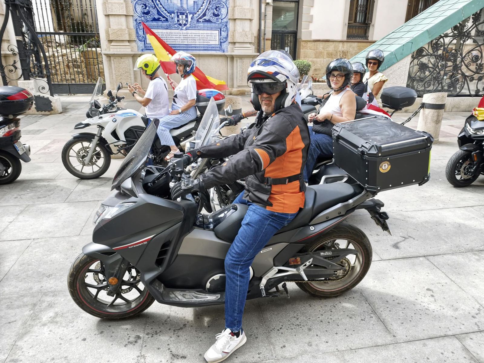 Cientos de motoristas se manifiestan por las calles de Ceuta