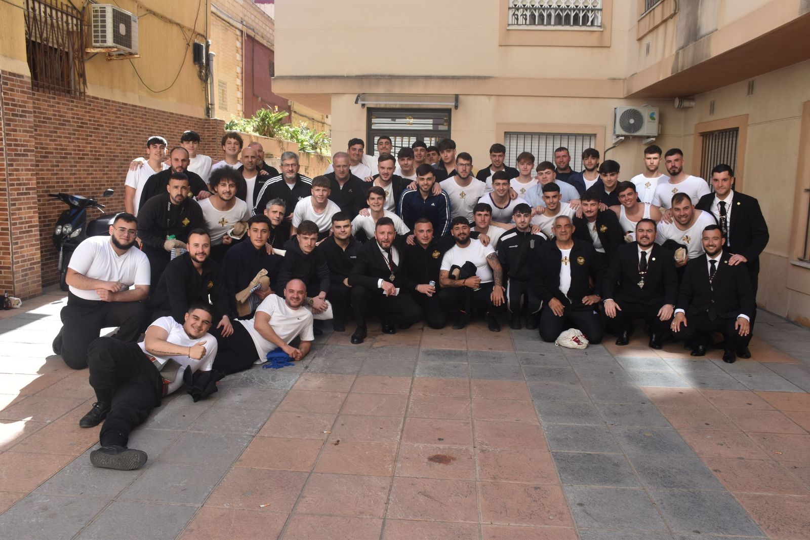 La Amargura: andares de barrio para un Miércoles Santo soleado