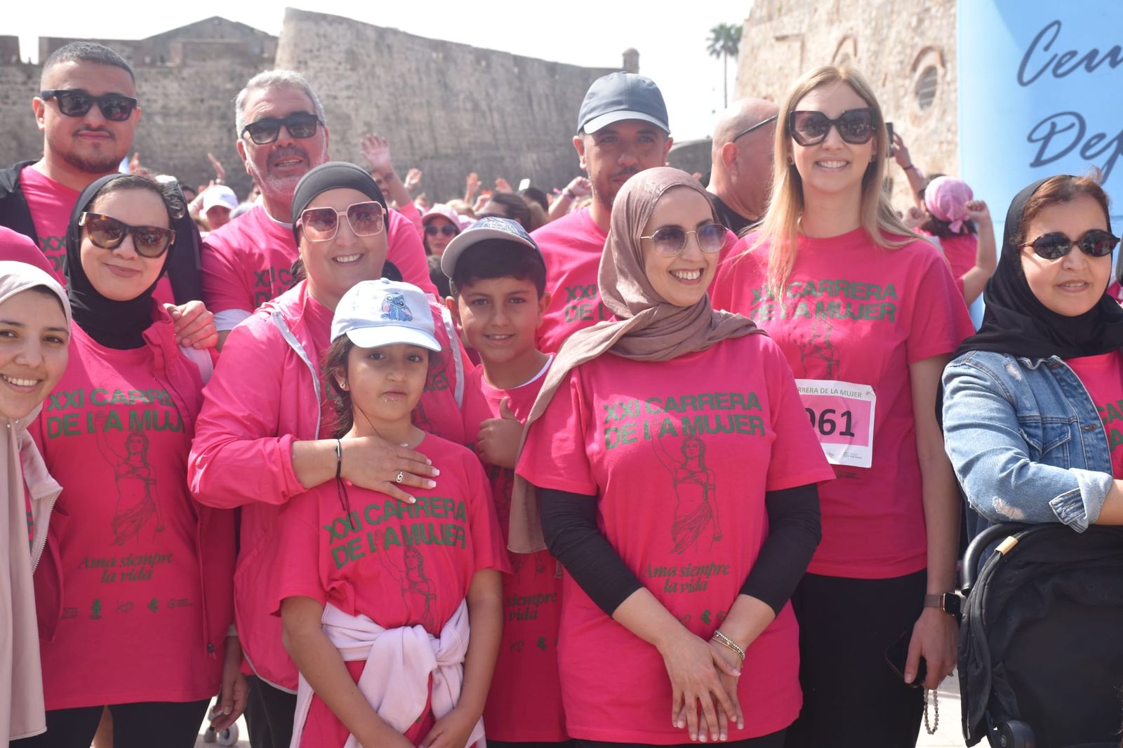 Ceuta se viste de rosa para abrazarse a la vida