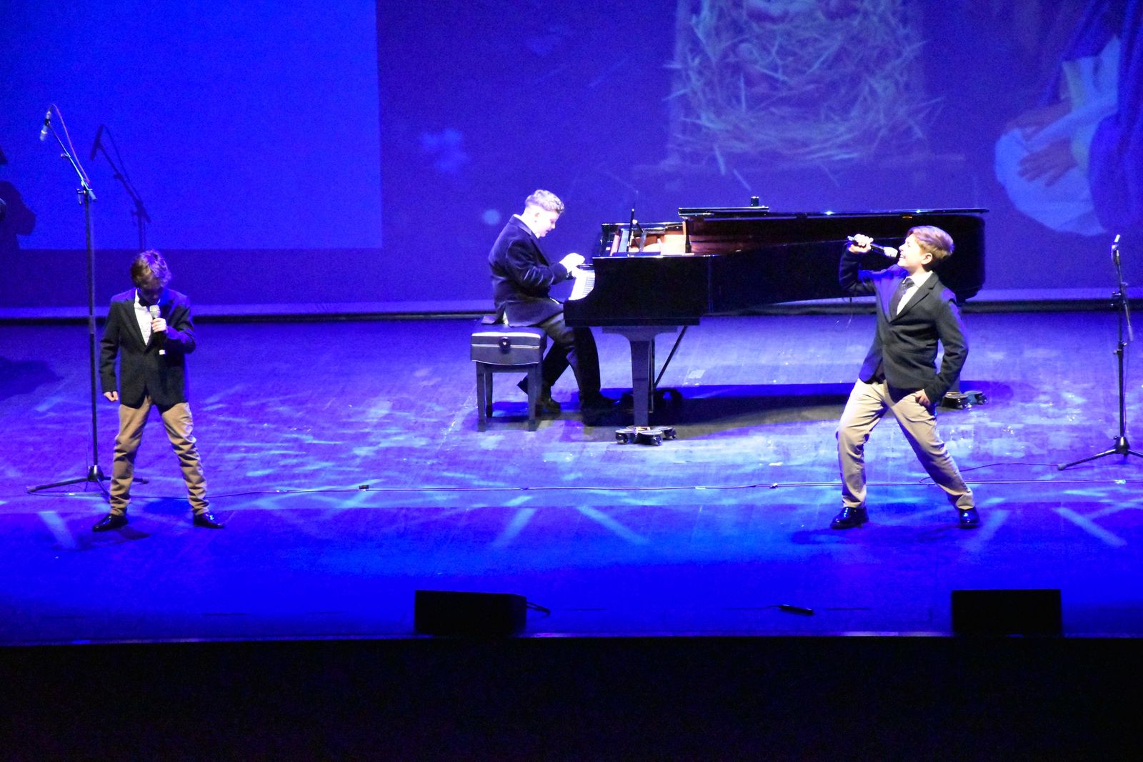 Los alumnos de La Inmaculada sorprenden con una “Voz Kids” dedicada a la Virgen