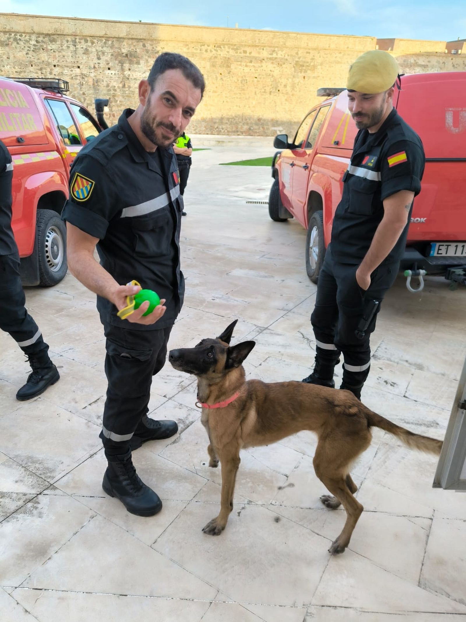 La UME expone sus medios en las Murallas Reales