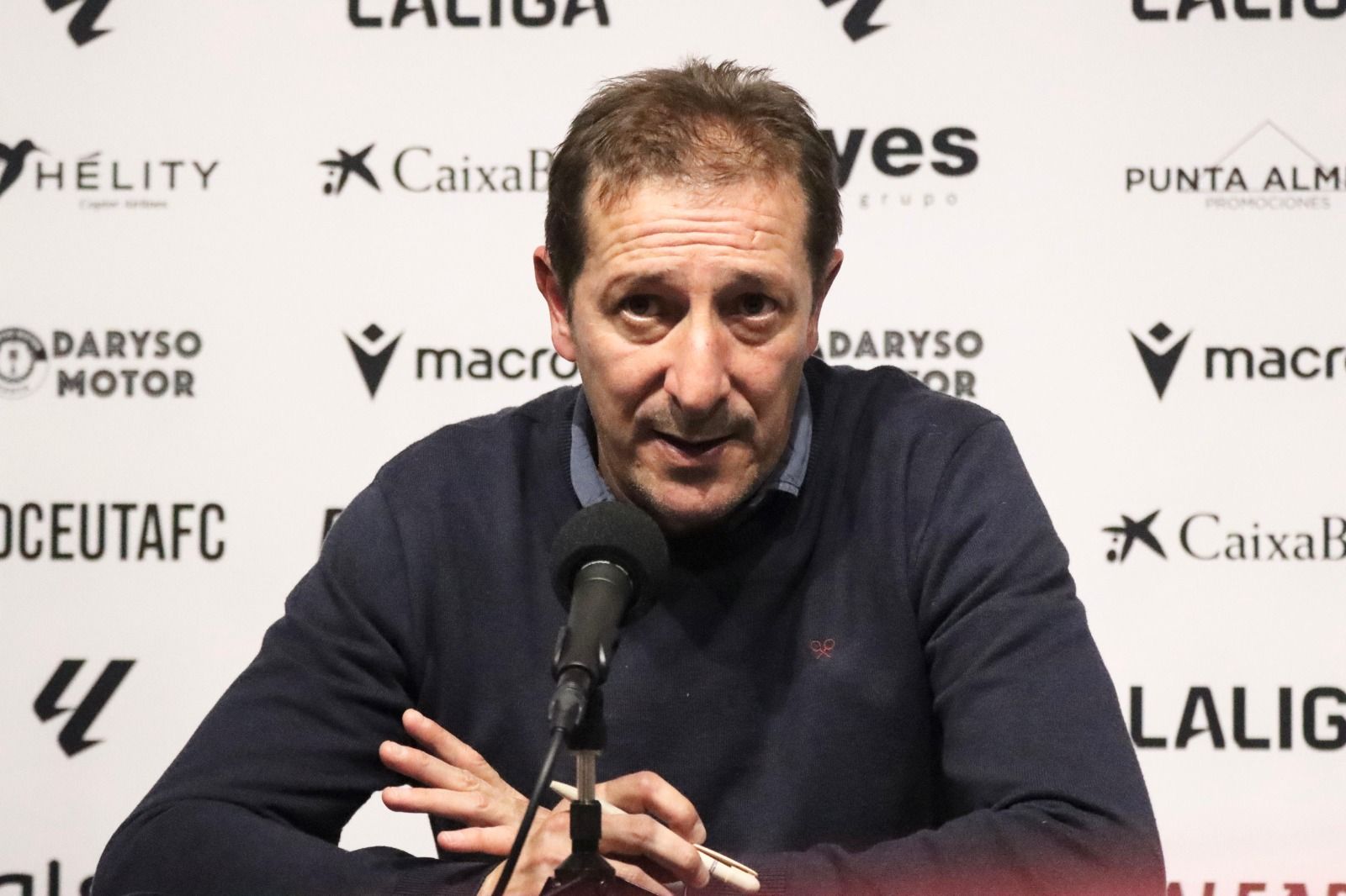 El entrenador del Burgos CF, Luis Miguel Ramis, mostró una autocrítica firme tras la derrota por 1-0 ante el Ceuta este sábado en el Alfonso Murube