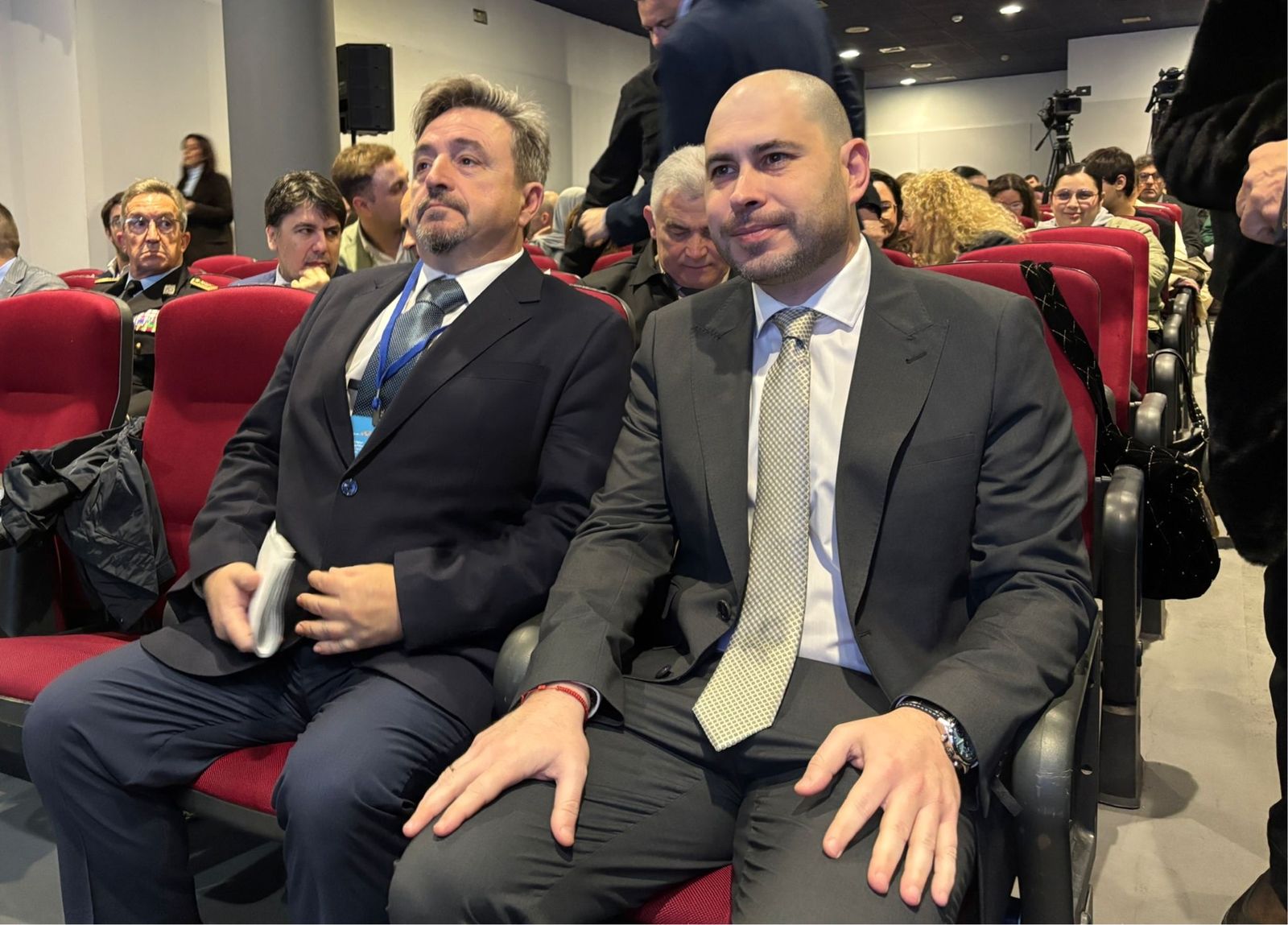 El director gerente de Fundae, Antonio de Luis, (izquierda) junto al delegado del Gobierno, Miguel Ángel Pérez Triano