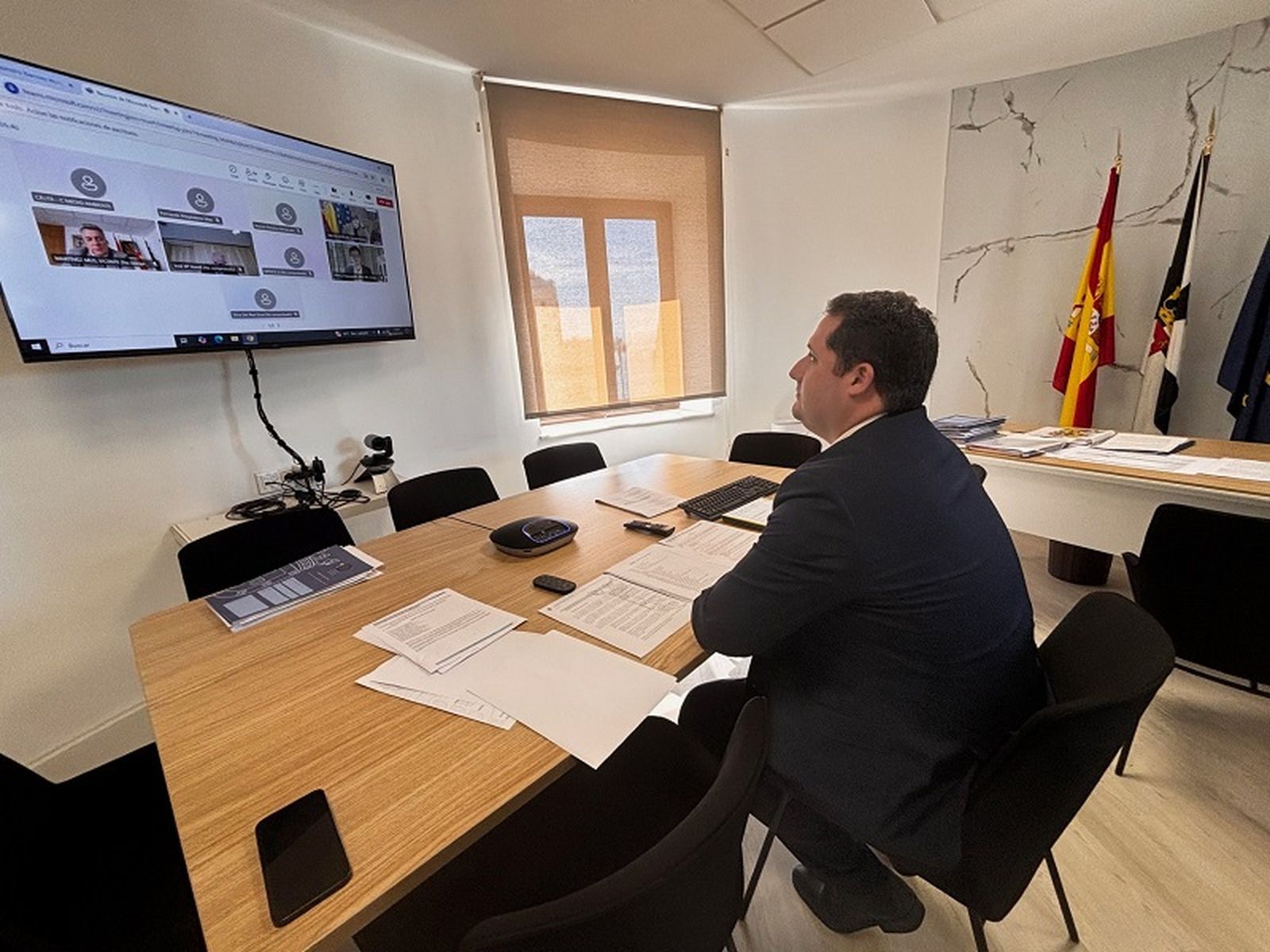 El consejero de Medio Ambiente, Alejandro Ramírez, durante la reunión. / FOTO CEDIDA