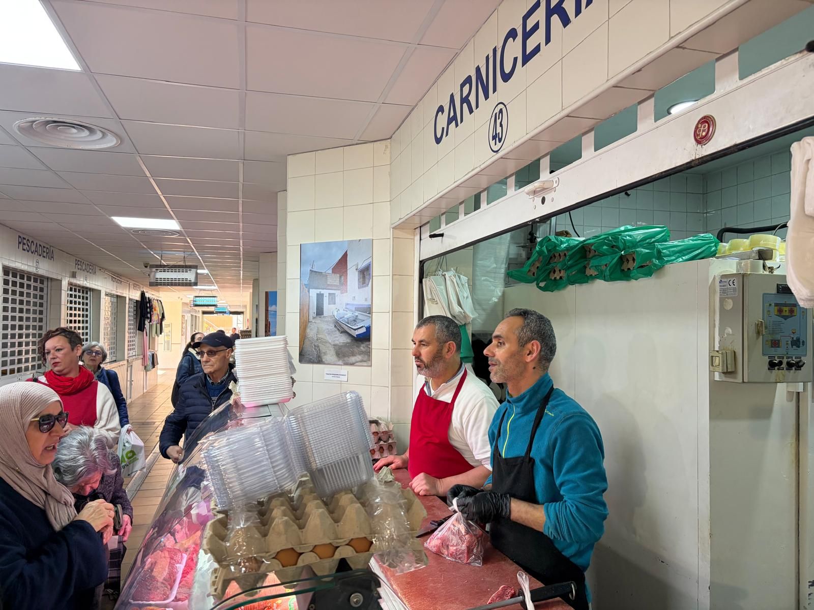 La exposición de fotos del proyecto Altaweia lleva “luz”, “orgullo” y “arte” al Mercado de Hadú