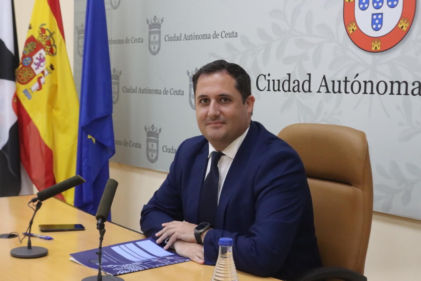 El portavoz del Gobierno de Ceuta, Alejandro Ramírez, durante la rueda de prensa tras el Consejo de Gobierno