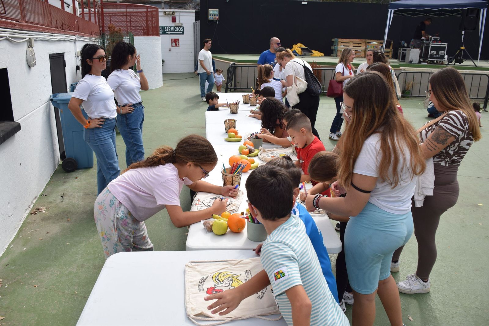 Ceuta celebra un Día de la Mochila multitudinario bajo un ambiente festivo y familiar Ceuta celebra un Día de la Mochila multitudinario bajo un ambiente festivo y familiar