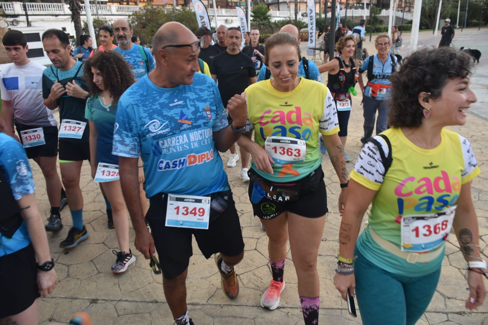 Decenas de senderistas llenan de luz y deporte la XVIII Marcha Nocturna Familiar de Ceuta