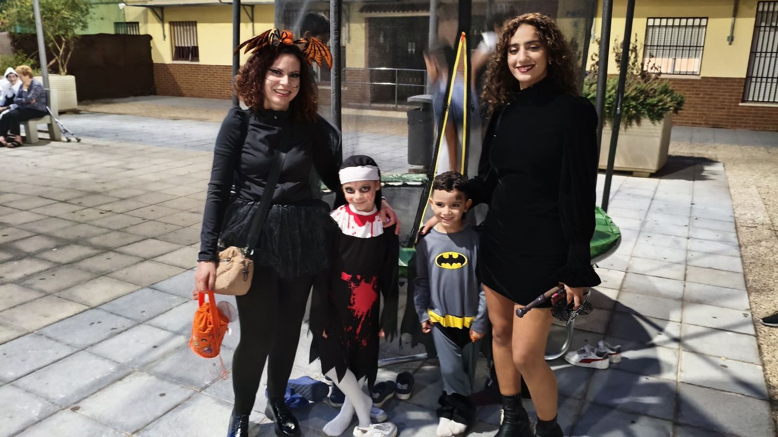 Vecinos de Miramar Alto celebrando Halloween Vecinos de Miramar Alto celebrando Halloween