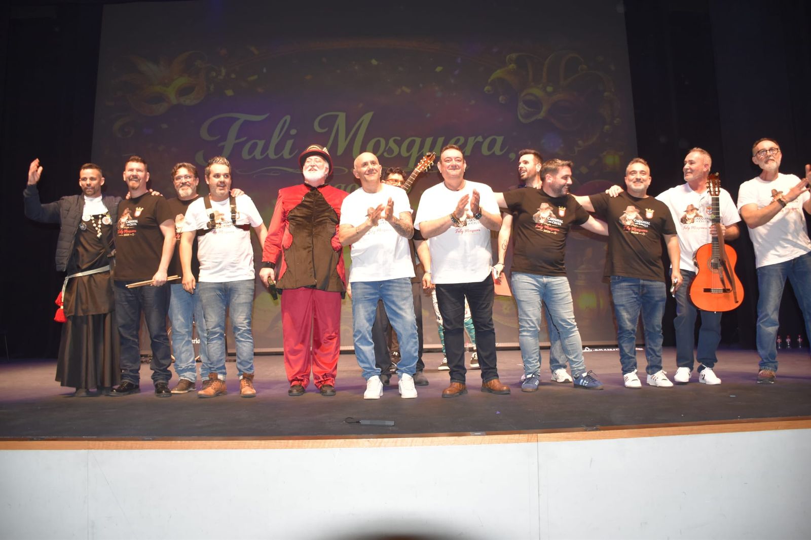 Mosquera emociona a Ceuta cantándole a la 'señora que es igual a Cádiz'