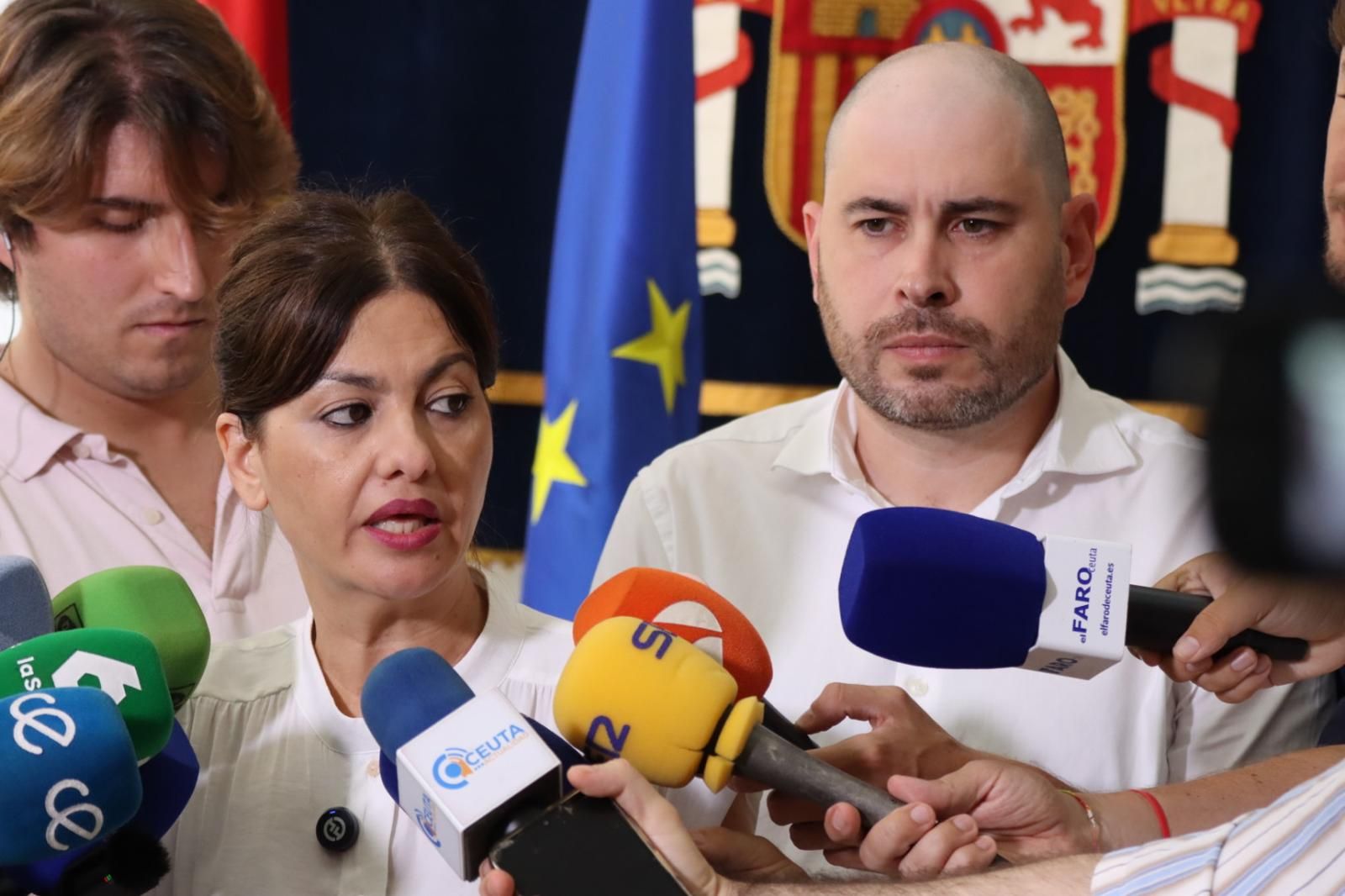 La ministra de Infancia, Sira Rego, junto al delegado del Gobierno, Miguel Ángel Pérez Triano
