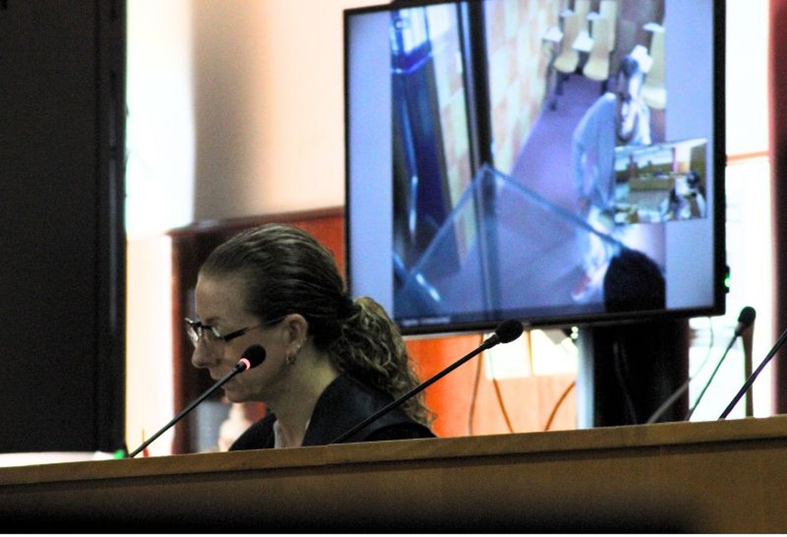 V.C.M.M. comparece por videoconferencia desde prisión y tras la fiscal Silvia Rojas.