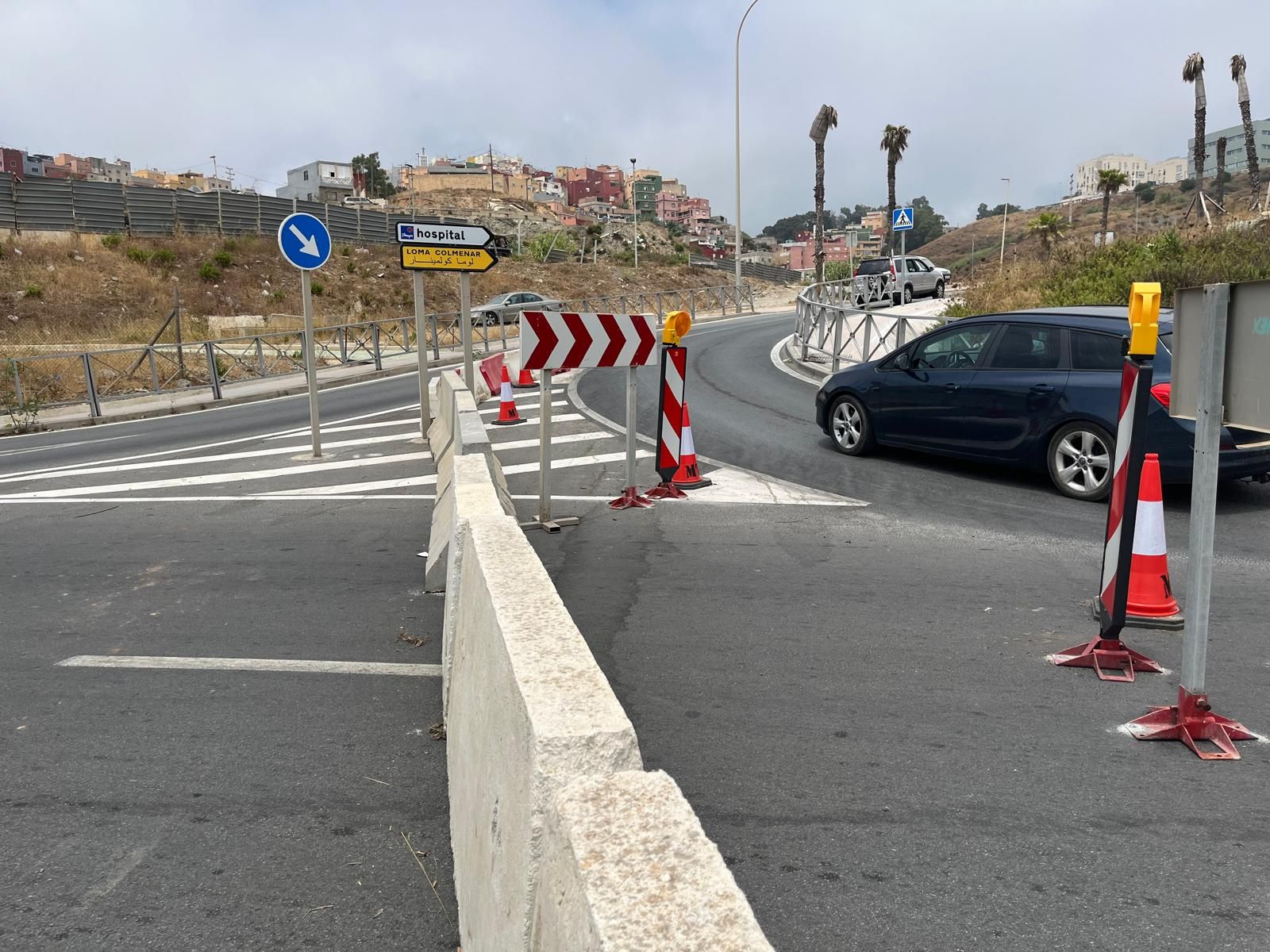 La rotonda de Arcos Quebrados, parcialmente cerrada a la circulación