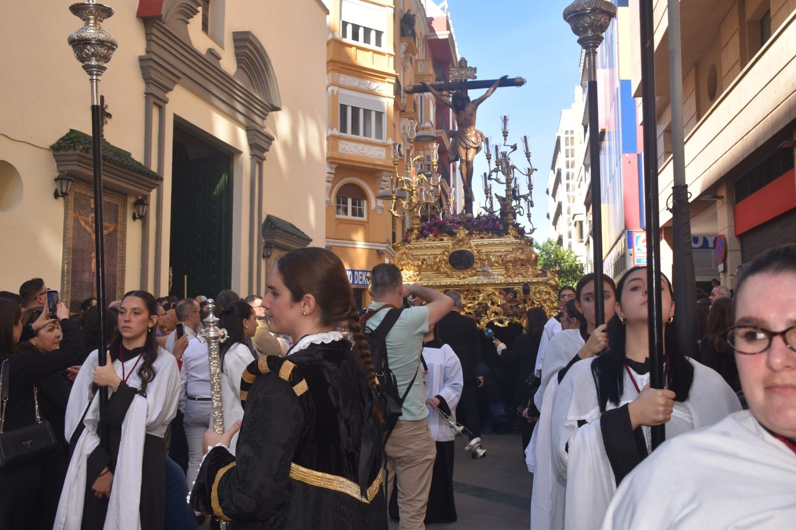 Saetas y emoción a raudales para la salida de la Buena Muerte