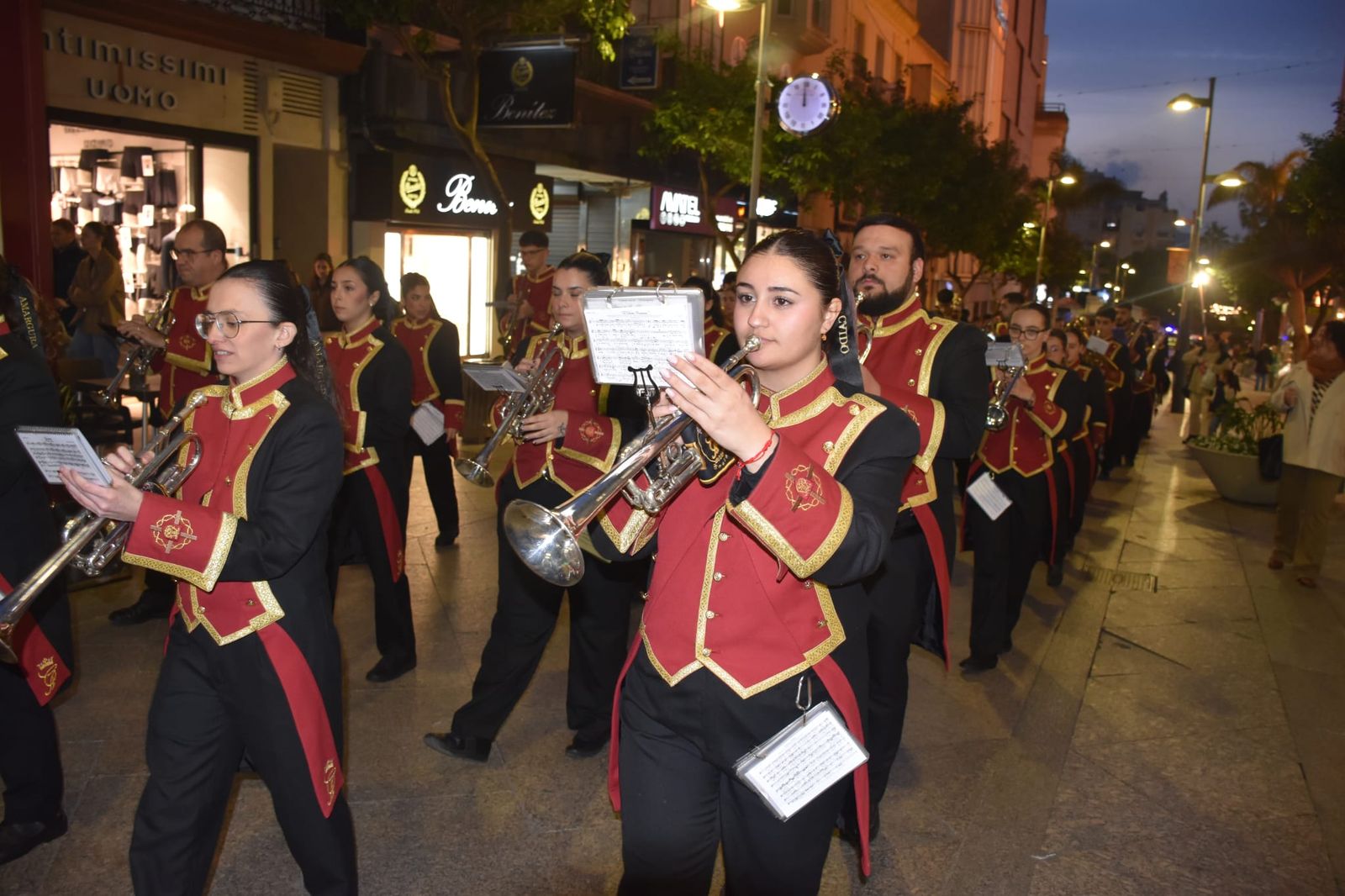 La banda de la Amargura ofrece un pasacalles y un concierto