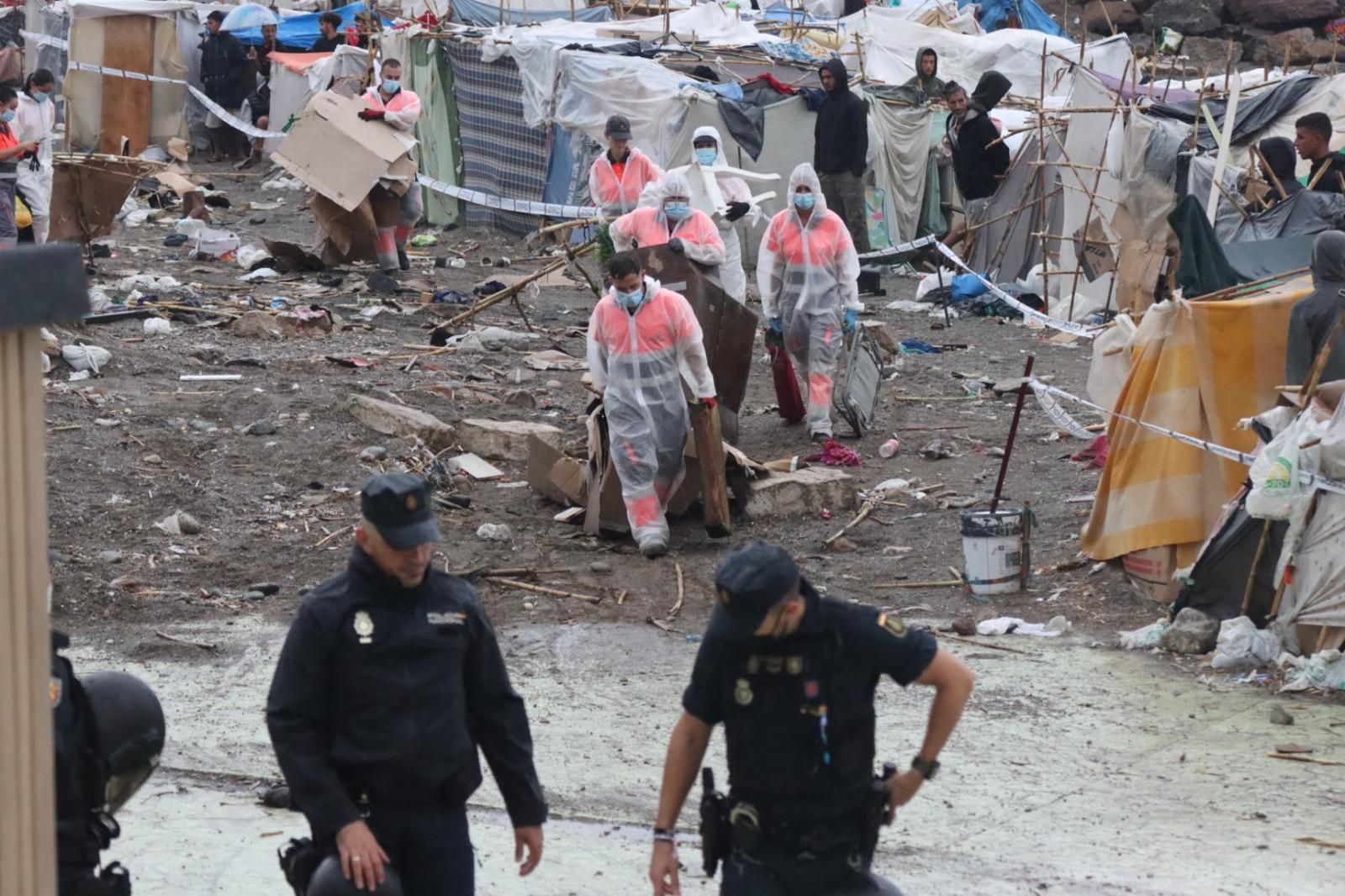 Benítez sigue bajo vigilancia mientras avanza una limpieza que dará paso al vallado