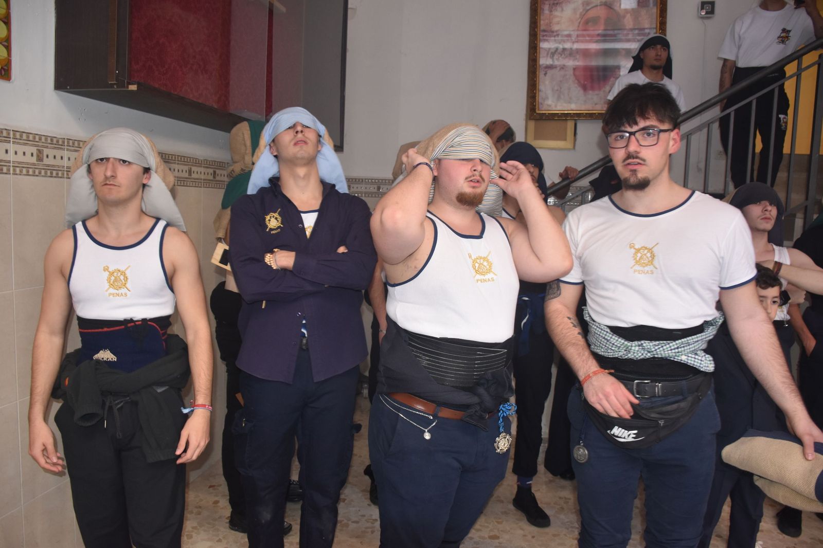 Aroma cofrade y estudiantil: Las Penas reina en el Jueves Santo