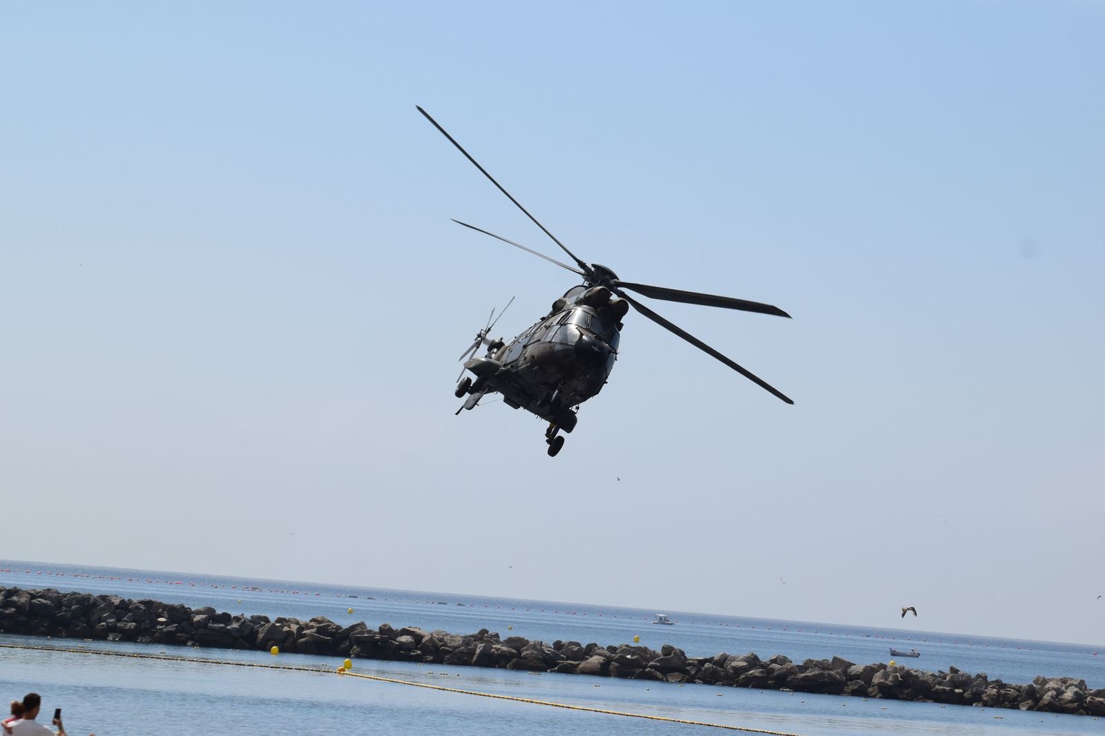 FOTOGALERÍA | Ceuta mira al cielo para celebrar a sus Fuerzas Armadas