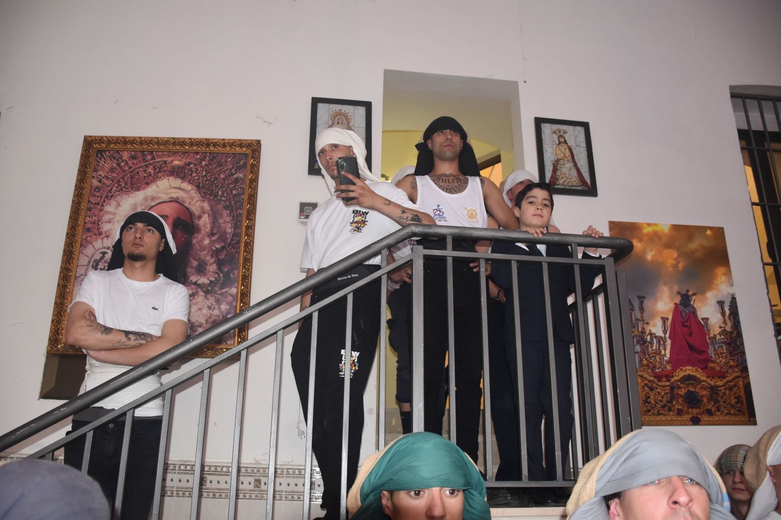 Aroma cofrade y estudiantil: Las Penas reina en el Jueves Santo