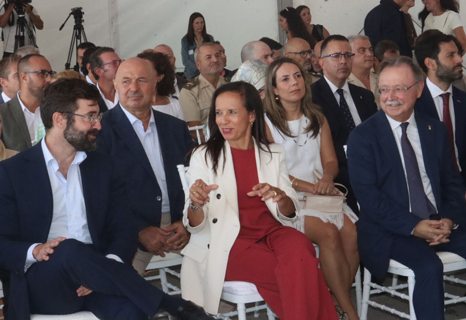 La actual central de producción de energía eléctrica que lleva años surtiendo de luz a la ciudad autónoma quedará como respaldo para que nunca haya ningún tipo de riesgo del suministro.