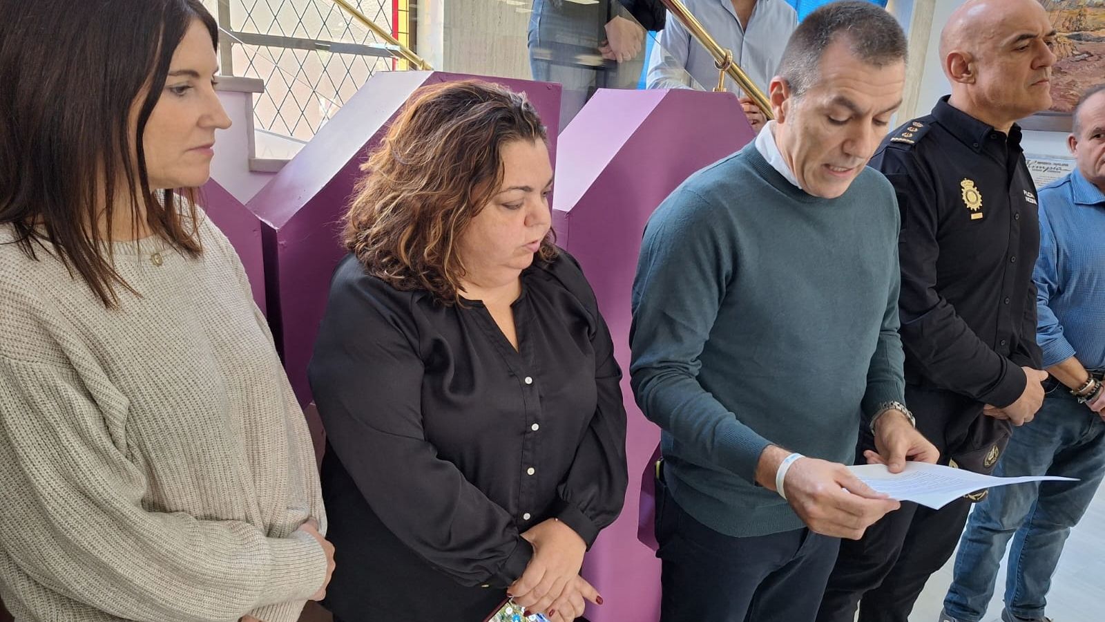 Lectura de un manifiesto en contra de la violencia de género