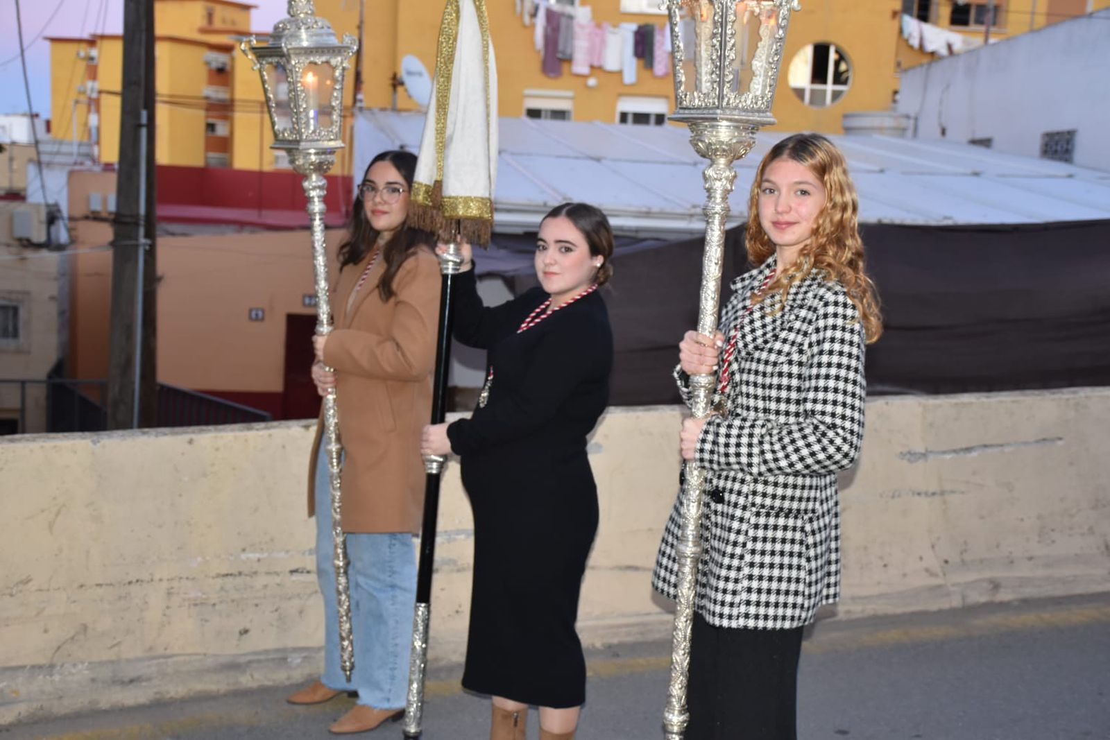 La Virgen de la Inmaculada procesiona por su barrio de Hadú