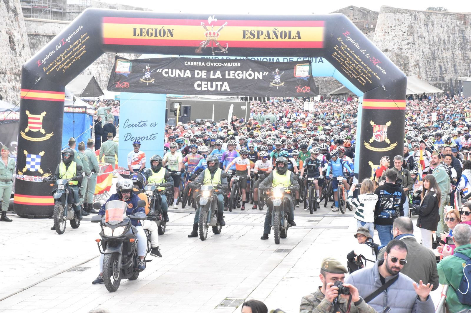 FOTOGALERÍA | Miles de corredores toman la salida en la X Cuna de la Legión: mira las imágenes