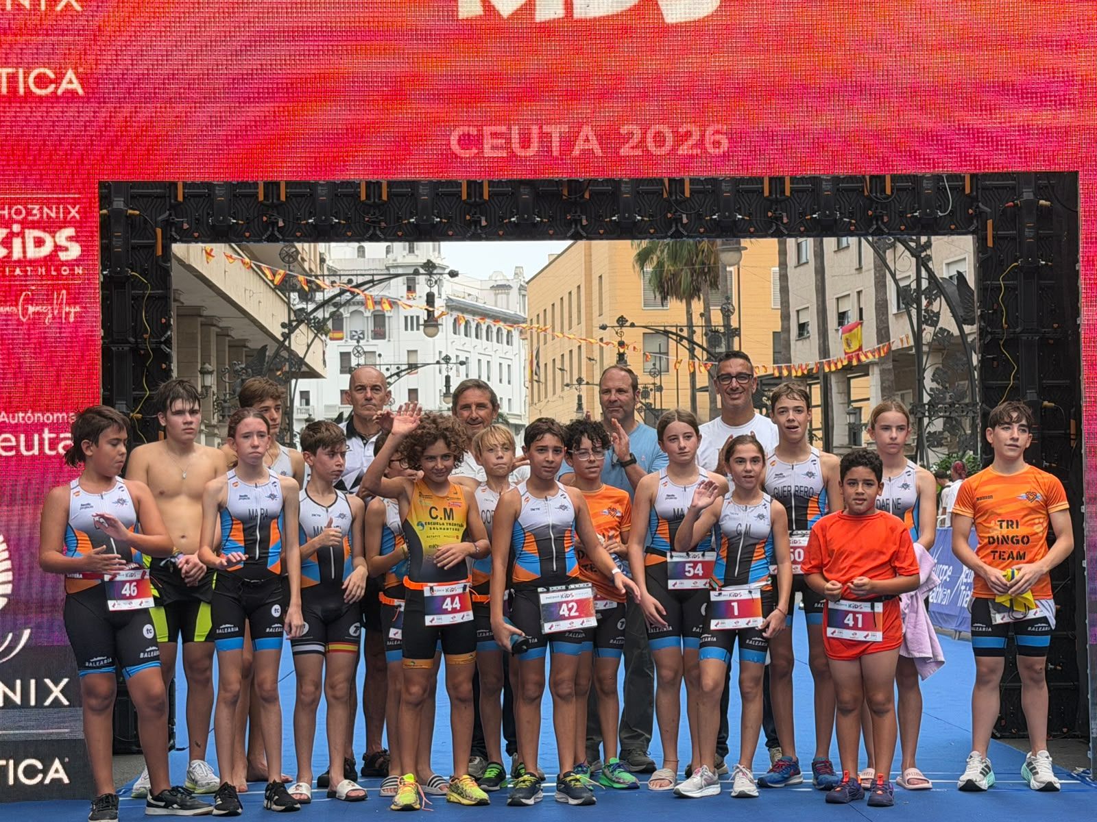 Los aficionados al triatlón en Ceuta se reúnen para participar en el Acuatlón Popular 'Juan Mur' y en la Phoenix Kids Triathlon