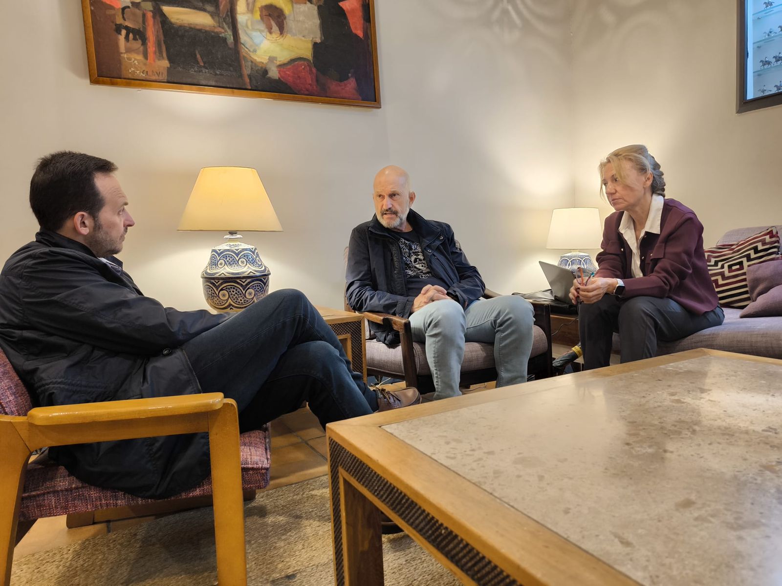 En la reunión con JUCIL, Vox también ha abordado el reciente anuncio de la creación de una Unidad de Seguridad Ciudadana (USECIC) de la Guardia Civil en Ceuta. Desde Vox confirman que “el partido prepara una pregunta parlamentaria, que trasladará a sus equipos de Congreso y Senado, para que el Gobierno de la nación explique en qué condiciones se va a crear la USECIC”.