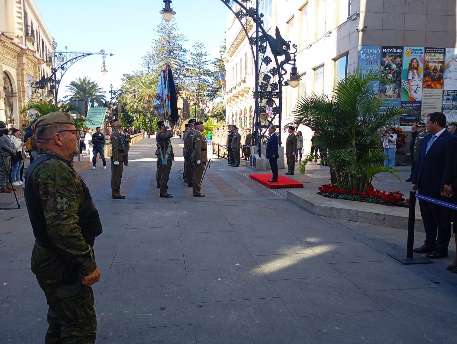 Así ha sido la imposición de la Medalla de Plata de la Ciudad a Caballería