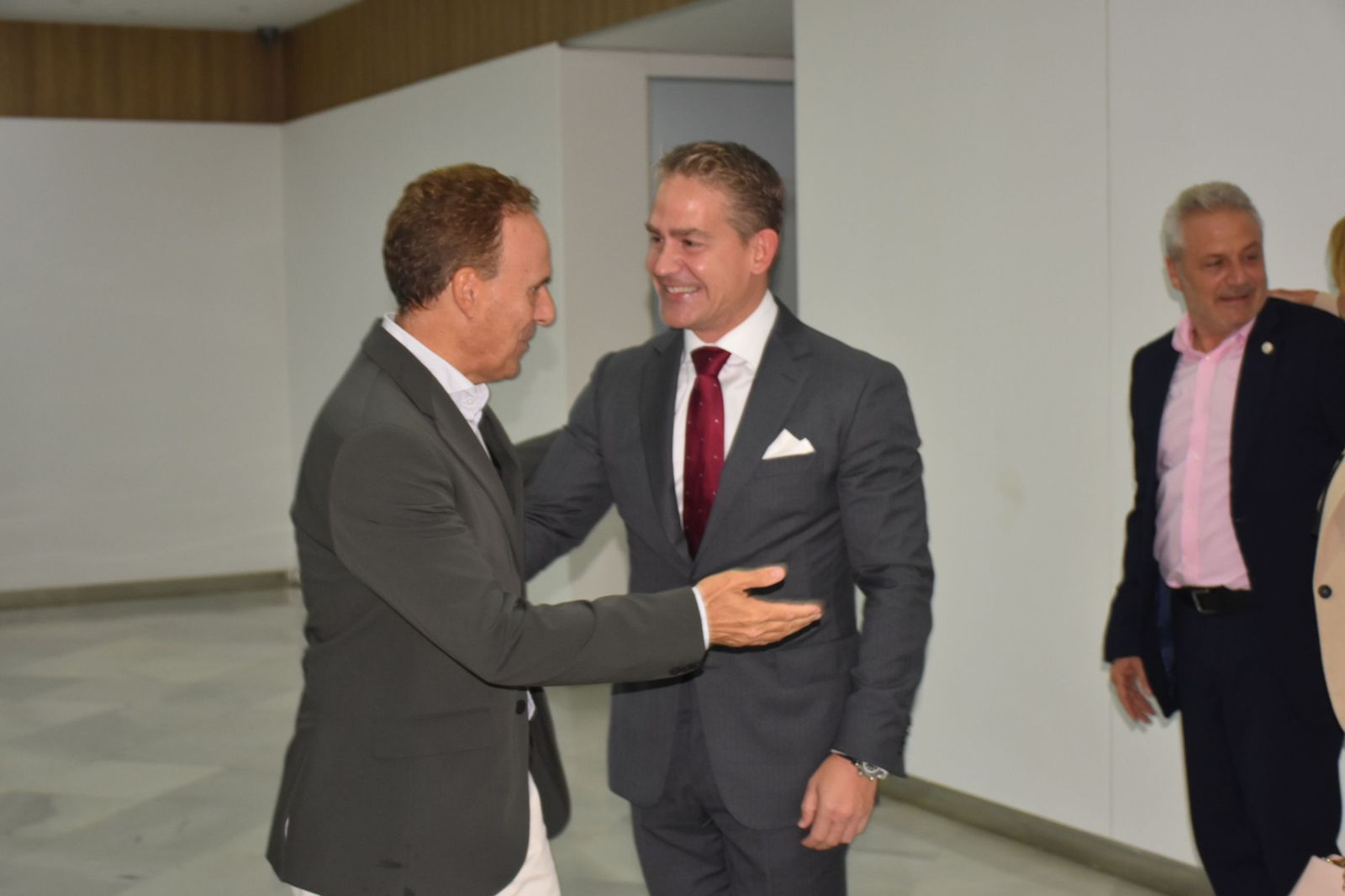 Luhay Hamido recibe la Medalla de Oro de la Cámara por su compromiso con el deporte ceutí
