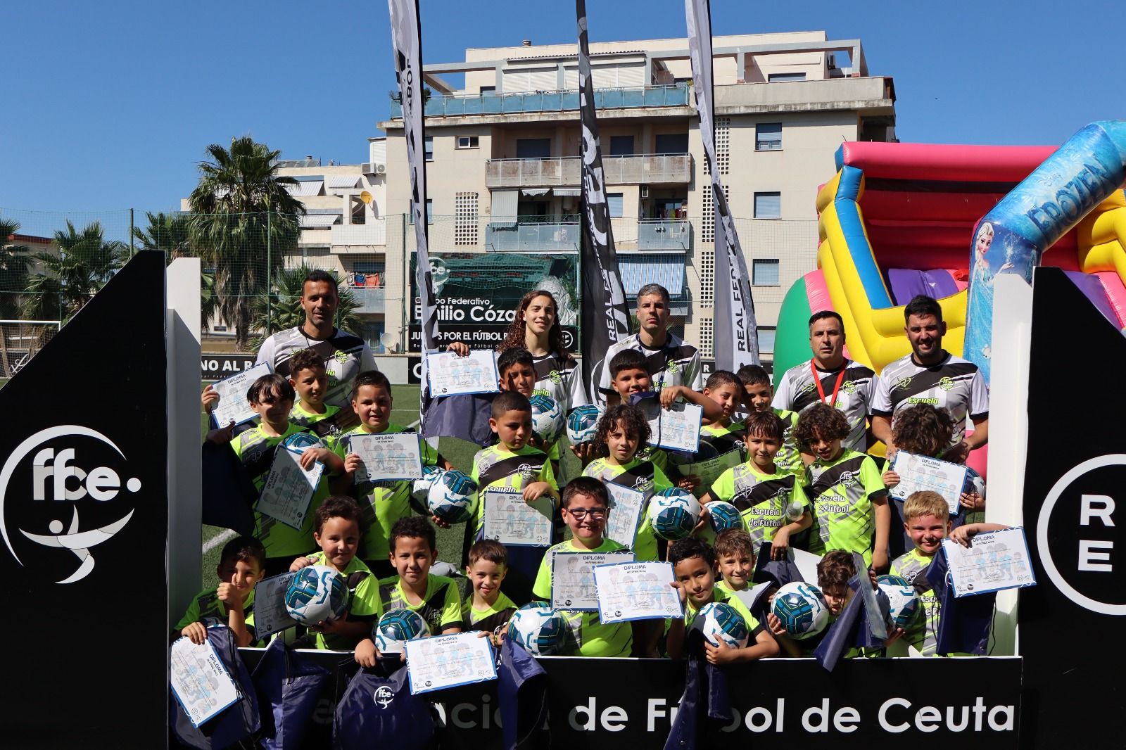 Participantes en la escuelas de la RFFCE