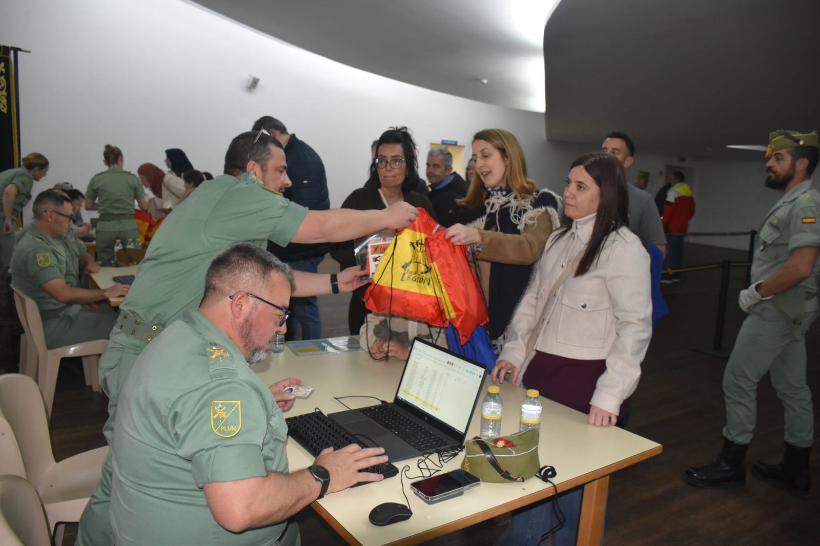 Comienza el reparto de dorsales para la X edición de la Cuna de la Legión