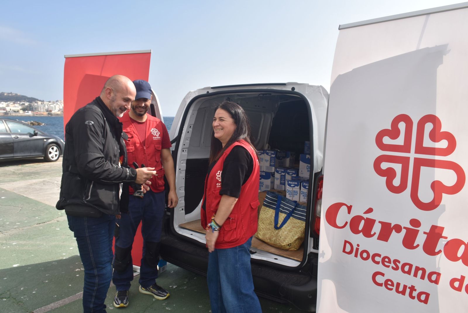 Concentración motera en Juan XXIII para ayudar a Cáritas en la recogida de alimentos