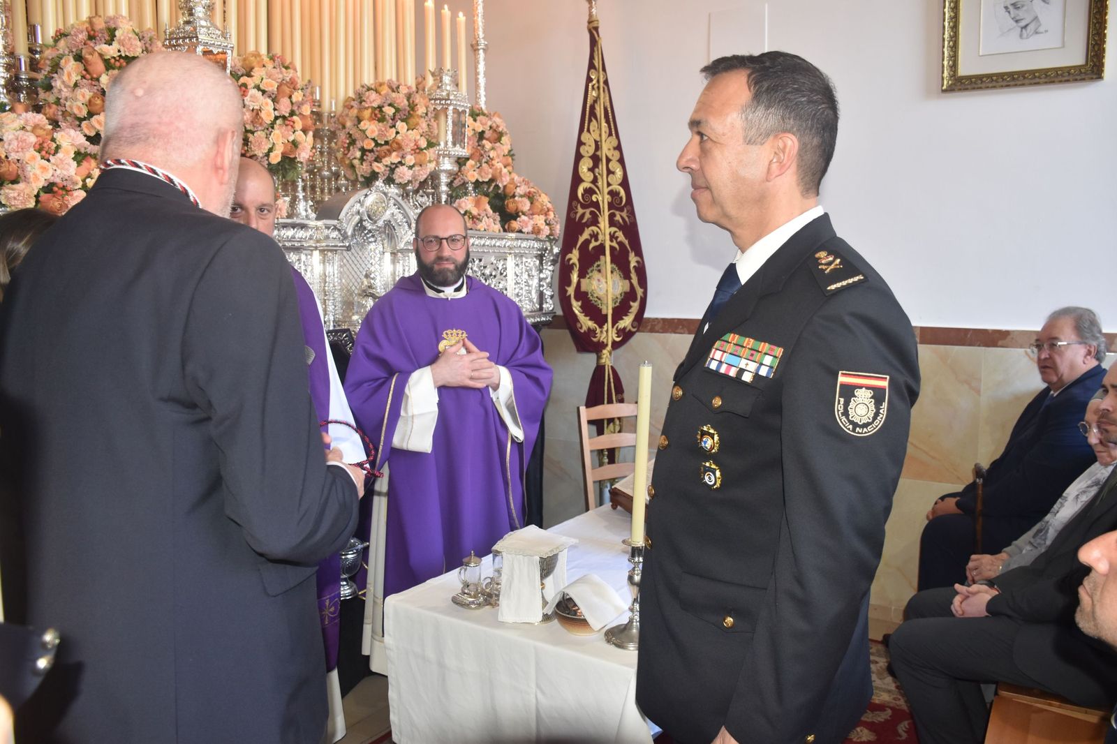 La Policía Nacional entrega el bastón de mando a la Amargura