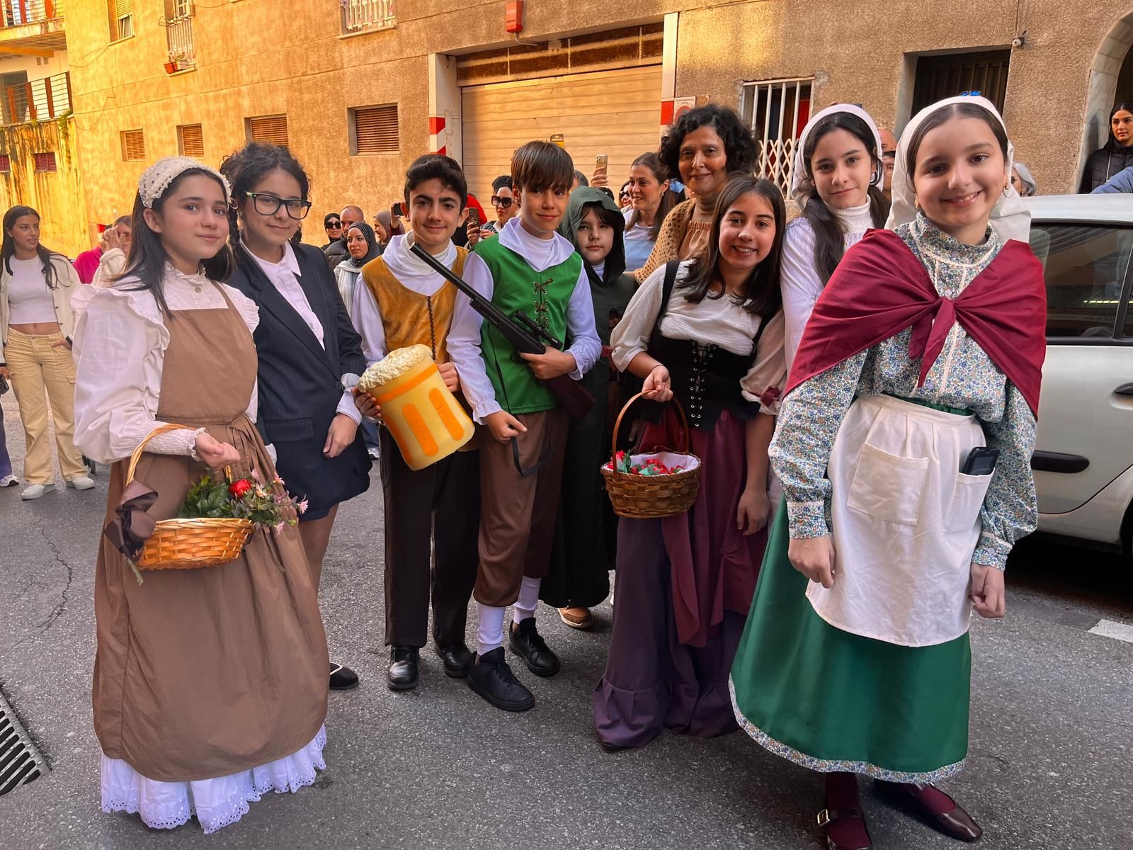 El 'Beatriz de Silva' protagoniza un pasacalles de cuento