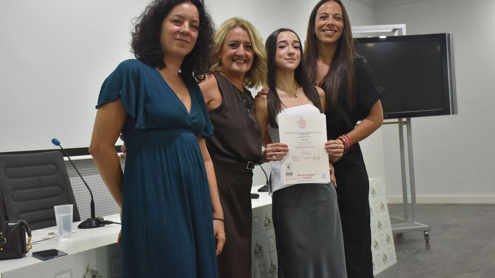 Entrega de diplomas de la Royal Academy of Dance a alumnas de la Escuela de Danza de Rosa Founaud Entrega de diplomas de la Royal Academy of Dance a alumnas de la Escuela de Danza de Rosa Founaud