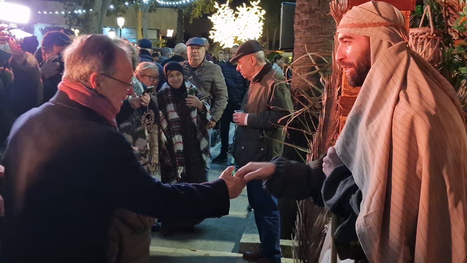 La plaza de África se transforma en Belén en una tarde mágica en pleno corazón de Ceuta