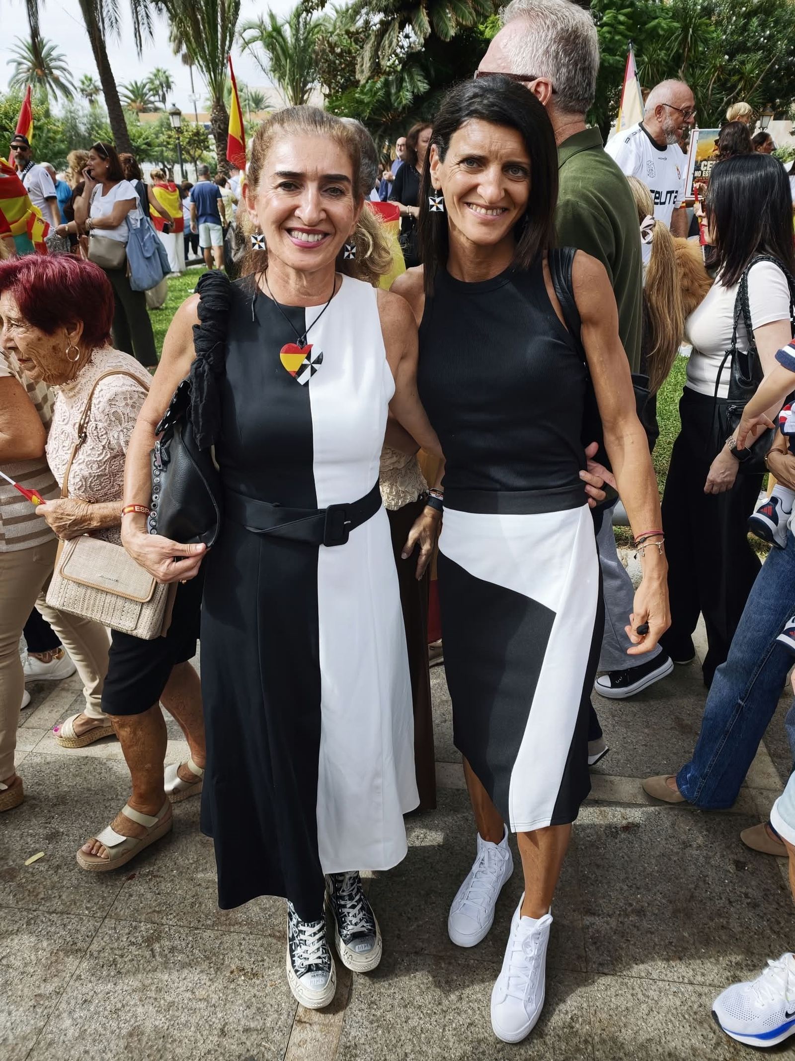 Álbum de una jornada histórica: Felipe y Letizia, con los ceutíes